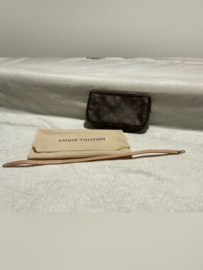 Louis Vuitton Monogram Pochette Accessoires